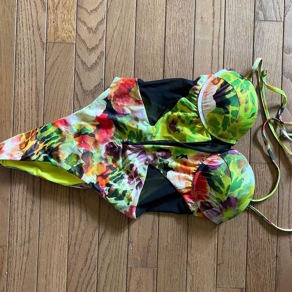 Beach Bunny One Piece Bathing Suit - Picture 8 of 10